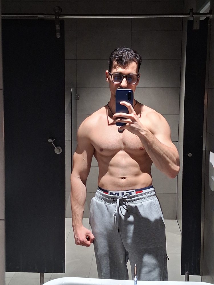 Adrián actualmente