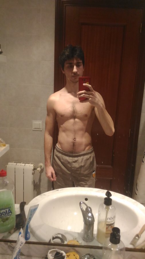 Adrián a los 20