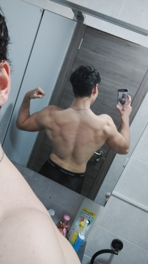 Adrián entre los 23 y 26